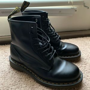 !!!8 Eye Dr. Marten Boots!!!